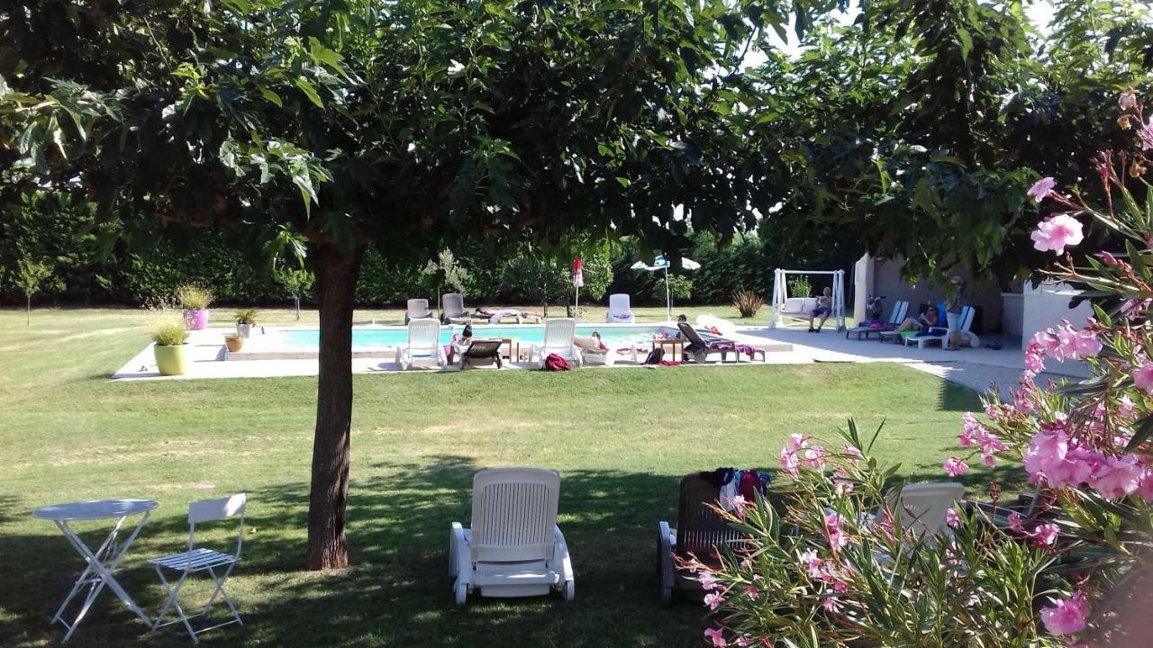 Chambres D'Hotes Le Saint Victor - Provence, Vaucluse Pernes-les-Fontaines Kültér fotó